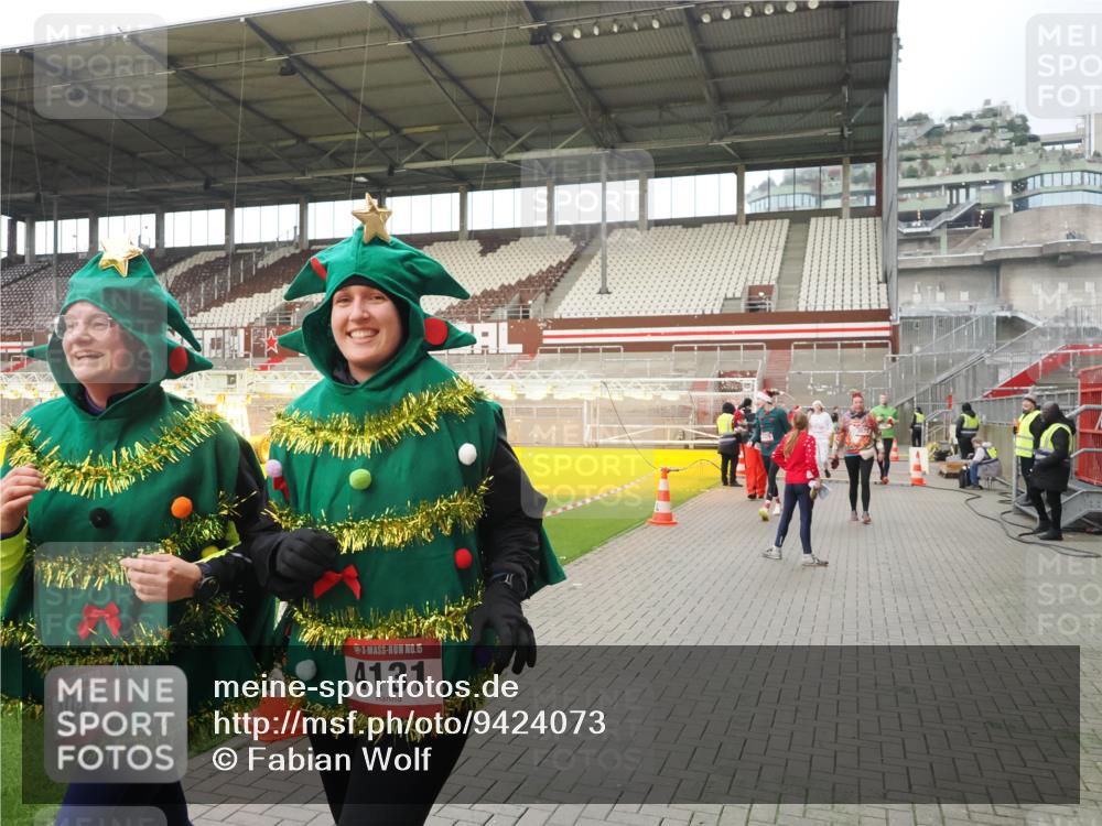 07.12.2025 - St. Pauli X-Mass-Run No. 15 Fabian Wolf http://msf.ph/oto/9424073 07.12.2025 12:04:50 Ziel 3021, 3175, 3176, 3487, 3569, 3577, 3581, 3604, 3688, 3725, 4329, 4417, 4418, 4420 meine-sportfotos.de
