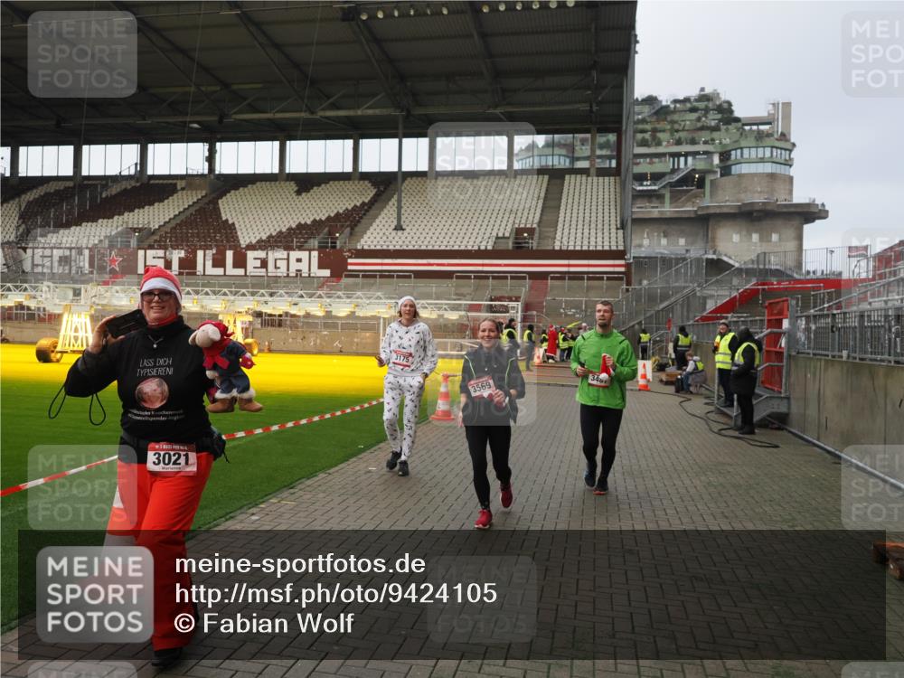 07.12.2025 - St. Pauli X-Mass-Run No. 15 Fabian Wolf http://msf.ph/oto/9424105 07.12.2025 12:04:59 Ziel 3021, 3175, 3176, 3487, 3569, 3577, 3581, 4329 meine-sportfotos.de