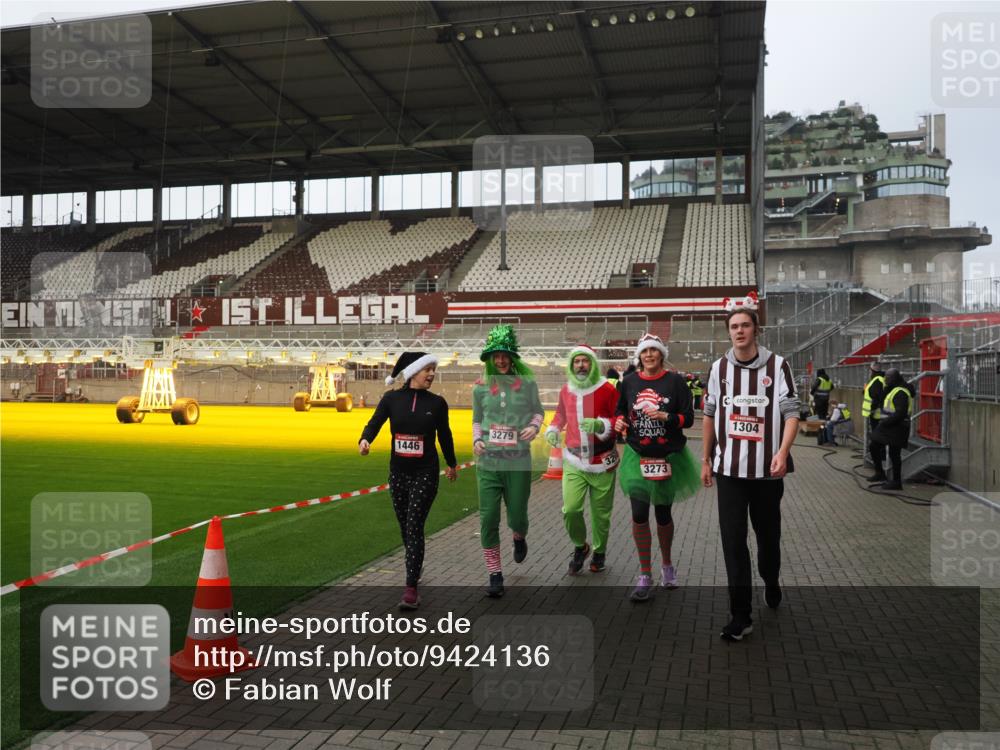 07.12.2025 - St. Pauli X-Mass-Run No. 15 Fabian Wolf http://msf.ph/oto/9424136 07.12.2025 12:05:13 Ziel 666, 860, 1304, 1444, 1445, 1446, 3268, 3273, 3279, 3372, 4748 meine-sportfotos.de