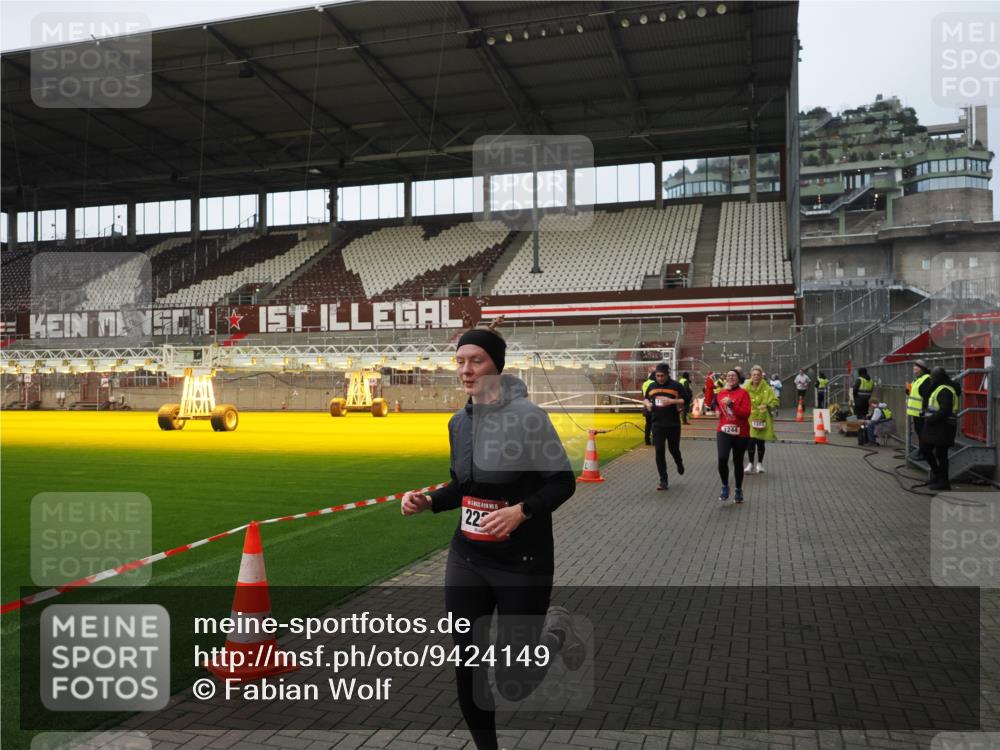 07.12.2025 - St. Pauli X-Mass-Run No. 15 Fabian Wolf http://msf.ph/oto/9424149 07.12.2025 12:05:22 Ziel 666, 860, 1244, 1303, 1304, 1446, 1781, 2227, 3268, 3273, 3279, 4719, 4748, 4789 meine-sportfotos.de