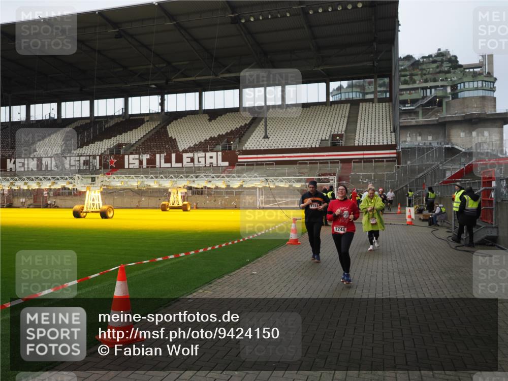 07.12.2025 - St. Pauli X-Mass-Run No. 15 Fabian Wolf http://msf.ph/oto/9424150 07.12.2025 12:05:23 Ziel 666, 860, 1244, 1303, 1304, 1446, 1781, 2227, 3268, 3273, 3279, 4719, 4748, 4789 meine-sportfotos.de