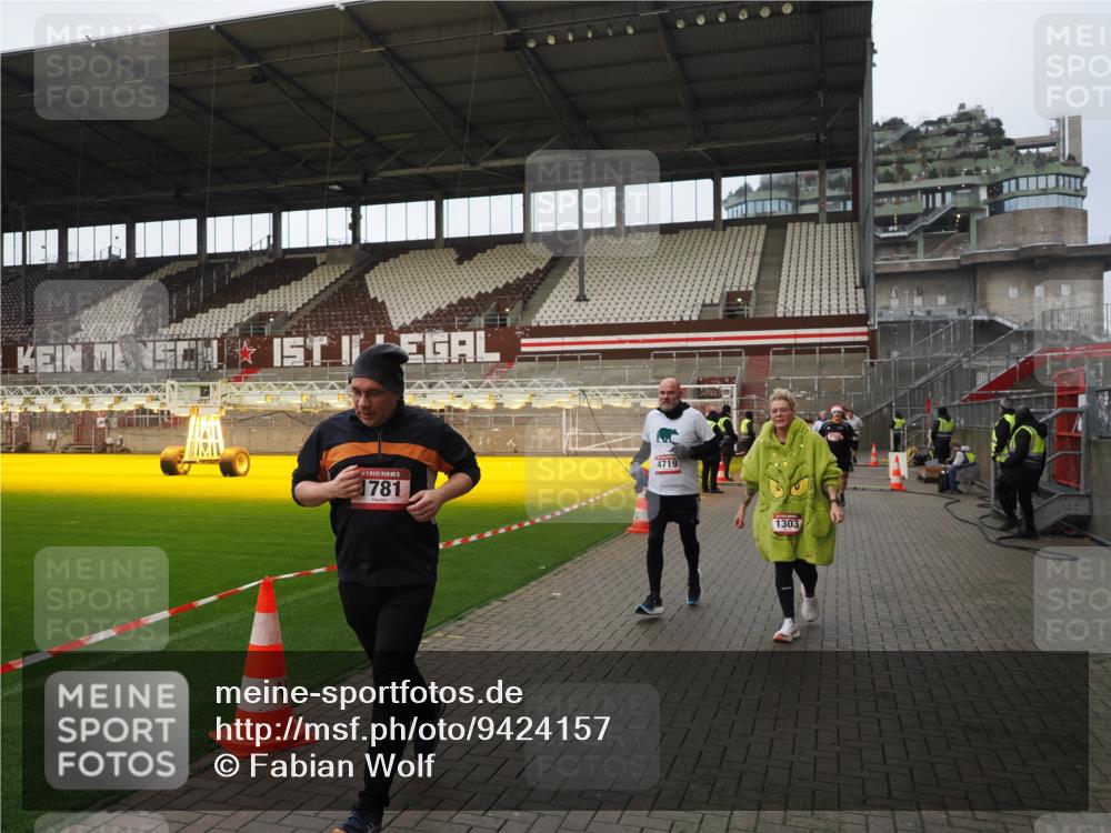 07.12.2025 - St. Pauli X-Mass-Run No. 15 Fabian Wolf http://msf.ph/oto/9424157 07.12.2025 12:05:25 Ziel 666, 860, 1244, 1303, 1781, 2227, 3268, 3273, 3279, 4719, 4729, 4748, 4787, 4789 meine-sportfotos.de