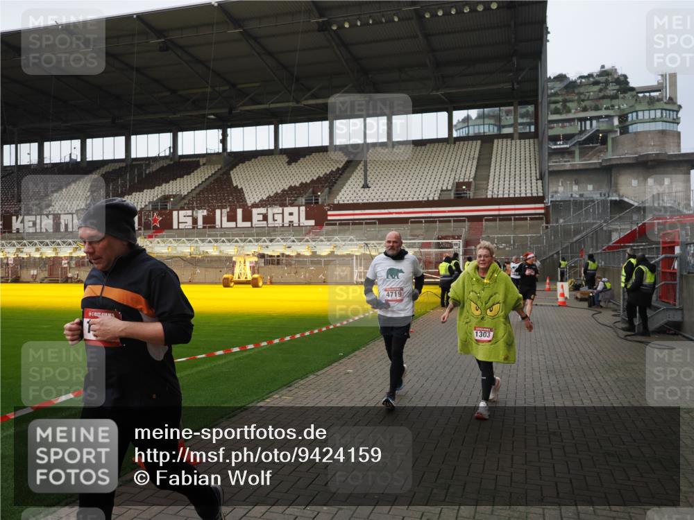 07.12.2025 - St. Pauli X-Mass-Run No. 15 Fabian Wolf http://msf.ph/oto/9424159 07.12.2025 12:05:26 Ziel 666, 860, 1244, 1303, 1781, 2227, 3268, 4719, 4729, 4748, 4787, 4788, 4789 meine-sportfotos.de