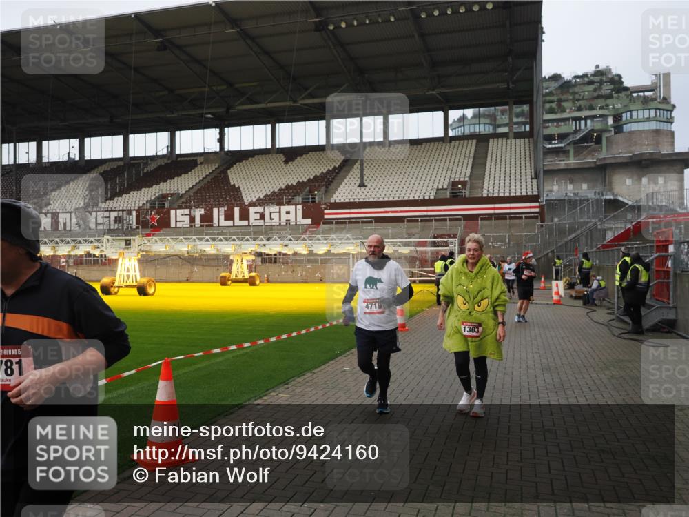 07.12.2025 - St. Pauli X-Mass-Run No. 15 Fabian Wolf http://msf.ph/oto/9424160 07.12.2025 12:05:26 Ziel 666, 860, 1244, 1303, 1781, 2227, 3268, 4719, 4729, 4748, 4787, 4788, 4789 meine-sportfotos.de