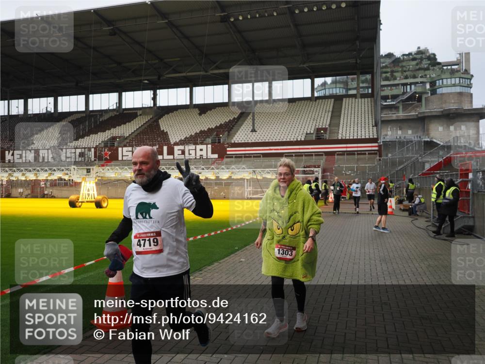 07.12.2025 - St. Pauli X-Mass-Run No. 15 Fabian Wolf http://msf.ph/oto/9424162 07.12.2025 12:05:27 Ziel 666, 860, 1244, 1303, 1781, 2227, 4719, 4729, 4748, 4787, 4788, 4789 meine-sportfotos.de