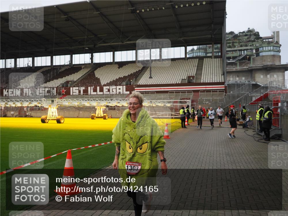 07.12.2025 - St. Pauli X-Mass-Run No. 15 Fabian Wolf http://msf.ph/oto/9424165 07.12.2025 12:05:27 Ziel 666, 860, 1244, 1303, 1781, 2227, 4719, 4729, 4748, 4787, 4788, 4789 meine-sportfotos.de
