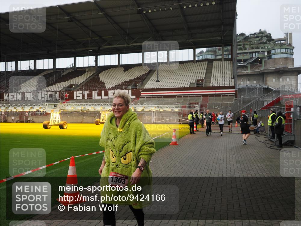 07.12.2025 - St. Pauli X-Mass-Run No. 15 Fabian Wolf http://msf.ph/oto/9424166 07.12.2025 12:05:28 Ziel 666, 860, 1244, 1303, 1781, 2227, 4719, 4729, 4787, 4788, 4789 meine-sportfotos.de