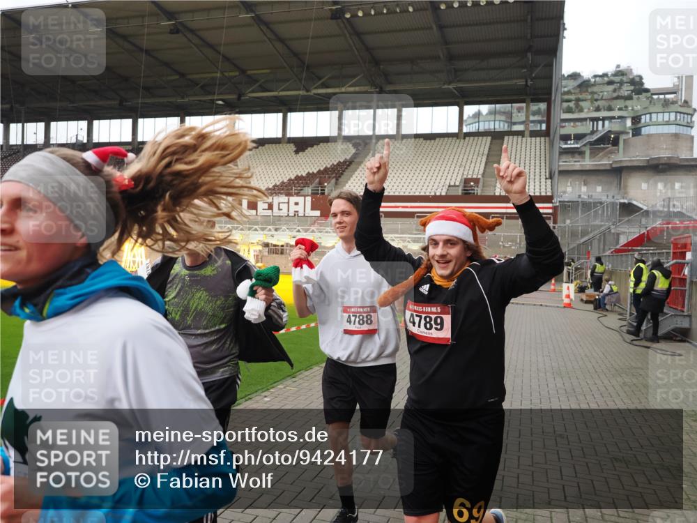 07.12.2025 - St. Pauli X-Mass-Run No. 15 Fabian Wolf http://msf.ph/oto/9424177 07.12.2025 12:05:34 Ziel 1244, 1303, 1781, 2227, 4719, 4729, 4787, 4788, 4789 meine-sportfotos.de