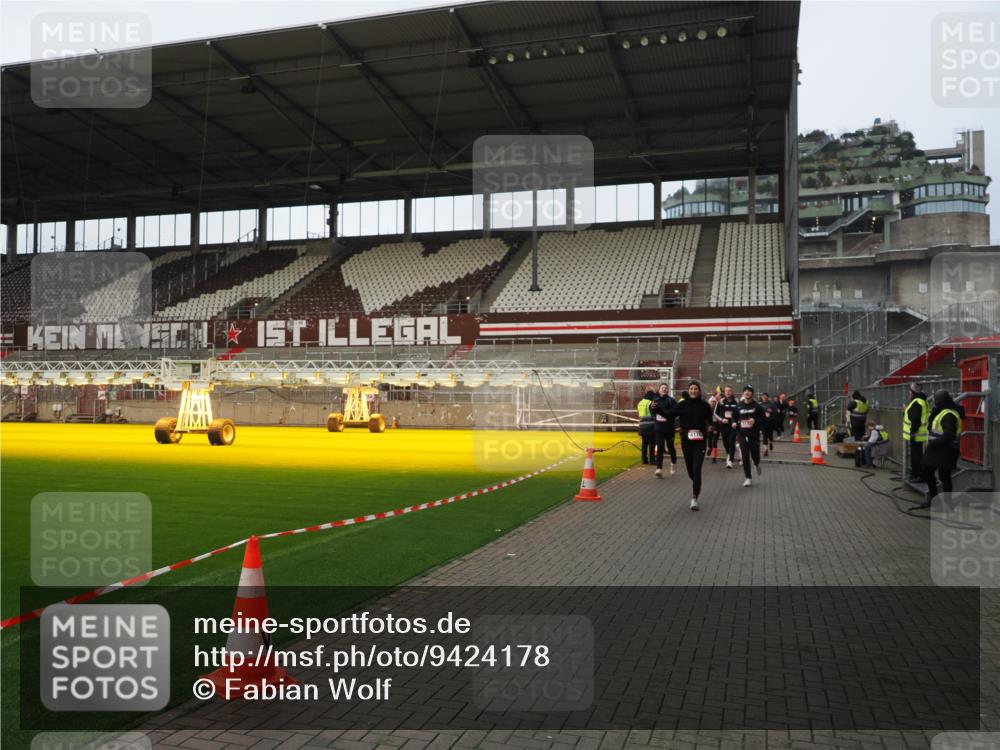 07.12.2025 - St. Pauli X-Mass-Run No. 15 Fabian Wolf http://msf.ph/oto/9424178 07.12.2025 12:05:50 Ziel 5, 6, 3106, 3107, 3137, 4176, 4307, 4326, 4327, 4357 meine-sportfotos.de