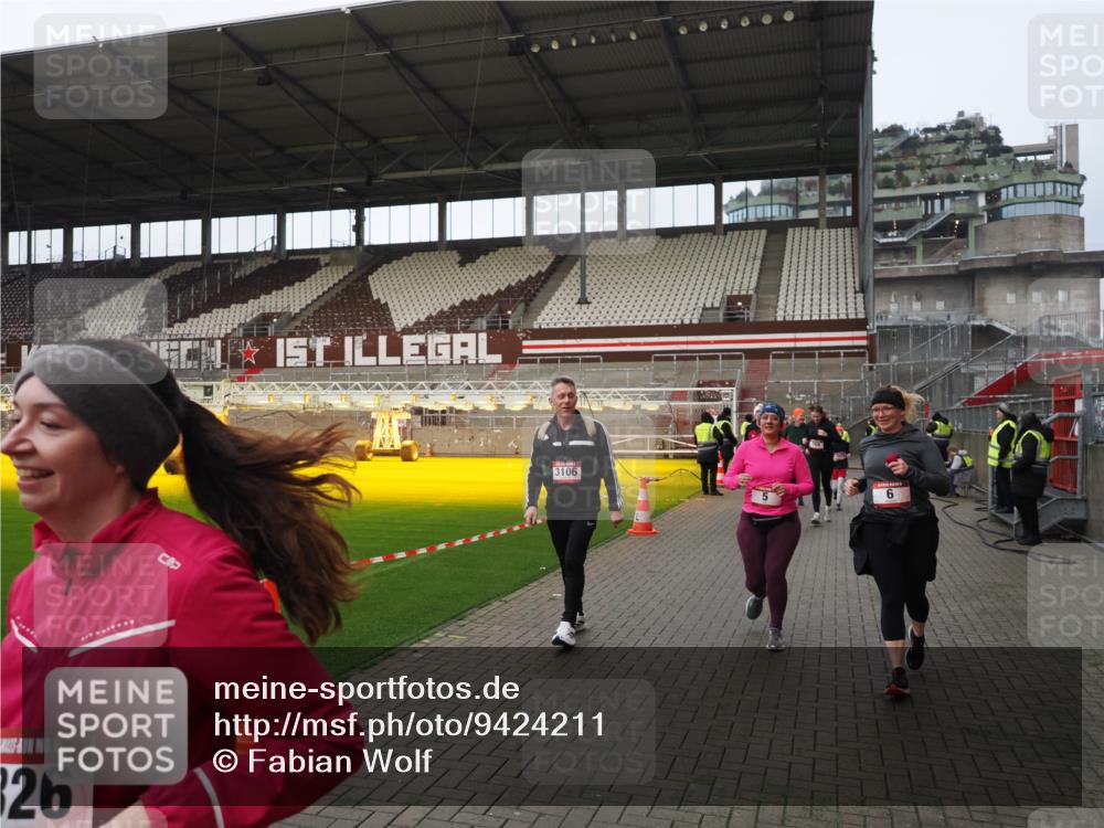 07.12.2025 - St. Pauli X-Mass-Run No. 15 Fabian Wolf http://msf.ph/oto/9424211 07.12.2025 12:05:58 Ziel 5, 6, 760, 768, 1038, 3106, 3107, 3137, 4019, 4020, 4176, 4307, 4326, 4327, 4357, 4405, 4413 meine-sportfotos.de