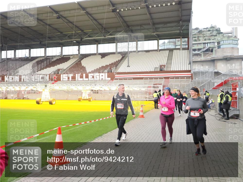 07.12.2025 - St. Pauli X-Mass-Run No. 15 Fabian Wolf http://msf.ph/oto/9424212 07.12.2025 12:05:58 Ziel 5, 6, 760, 768, 1038, 3106, 3107, 3137, 4019, 4020, 4176, 4307, 4326, 4327, 4357, 4405, 4413 meine-sportfotos.de