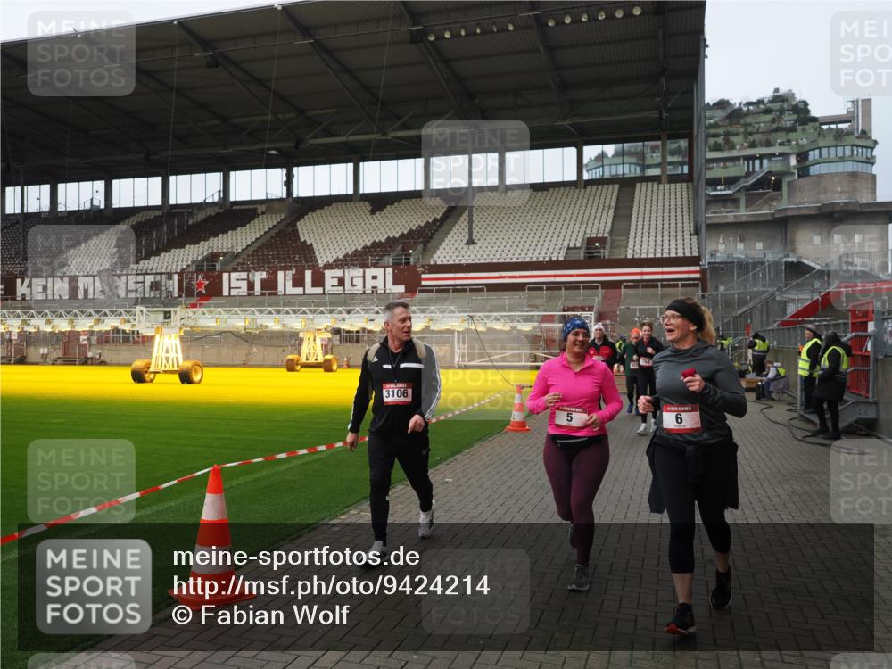 07.12.2025 - St. Pauli X-Mass-Run No. 15 Fabian Wolf http://msf.ph/oto/9424214 07.12.2025 12:05:58 Ziel 5, 6, 760, 768, 1038, 3106, 3107, 3137, 4019, 4020, 4176, 4307, 4326, 4327, 4357, 4405, 4413 meine-sportfotos.de