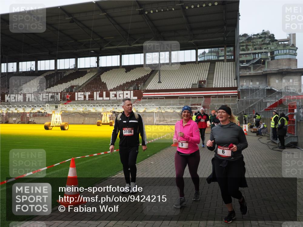 07.12.2025 - St. Pauli X-Mass-Run No. 15 Fabian Wolf http://msf.ph/oto/9424215 07.12.2025 12:05:59 Ziel 5, 6, 760, 768, 1038, 3106, 3107, 3137, 4019, 4020, 4176, 4307, 4326, 4327, 4357, 4405, 4413 meine-sportfotos.de