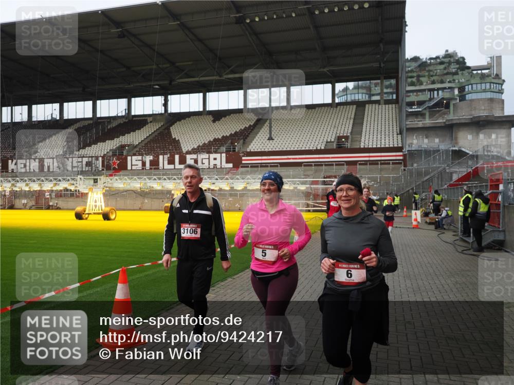 07.12.2025 - St. Pauli X-Mass-Run No. 15 Fabian Wolf http://msf.ph/oto/9424217 07.12.2025 12:05:59 Ziel 5, 6, 760, 768, 1038, 3106, 3107, 3137, 4019, 4020, 4176, 4307, 4326, 4327, 4357, 4405, 4413 meine-sportfotos.de