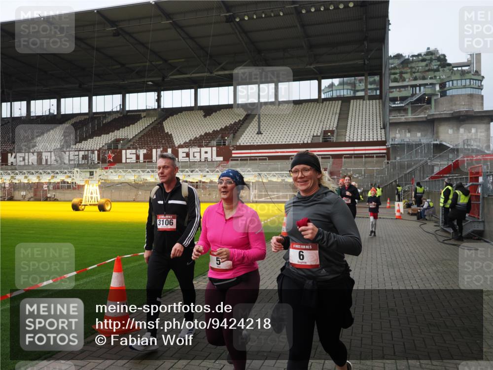 07.12.2025 - St. Pauli X-Mass-Run No. 15 Fabian Wolf http://msf.ph/oto/9424218 07.12.2025 12:05:59 Ziel 5, 6, 760, 768, 1038, 3106, 3107, 3137, 4019, 4020, 4176, 4307, 4326, 4327, 4357, 4405, 4413 meine-sportfotos.de
