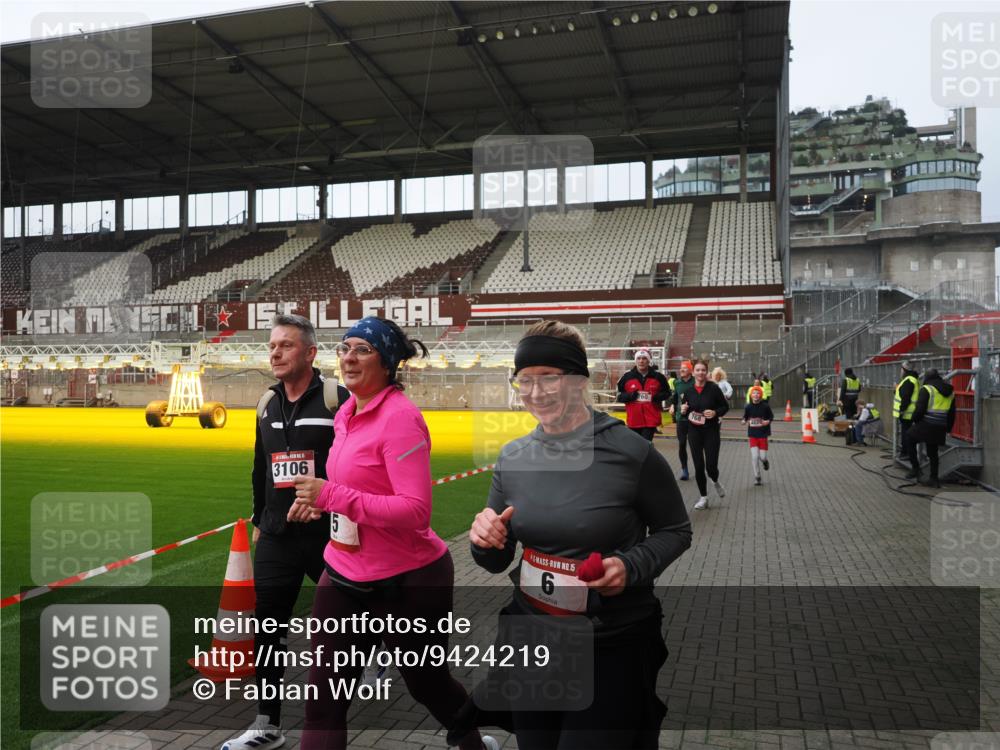 07.12.2025 - St. Pauli X-Mass-Run No. 15 Fabian Wolf http://msf.ph/oto/9424219 07.12.2025 12:05:59 Ziel 5, 6, 760, 768, 1038, 3106, 3107, 3137, 4019, 4020, 4176, 4307, 4326, 4327, 4357, 4405, 4413 meine-sportfotos.de