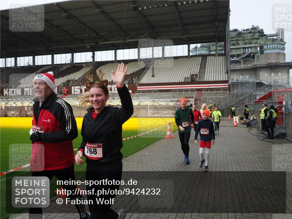 07.12.2025 - St. Pauli X-Mass-Run No. 15 Fabian Wolf http://msf.ph/oto/9424232 07.12.2025 12:06:03 Ziel 5, 6, 760, 768, 1038, 3106, 3107, 3137, 4019, 4020, 4176, 4307, 4326, 4327, 4357, 4405, 4413 meine-sportfotos.de