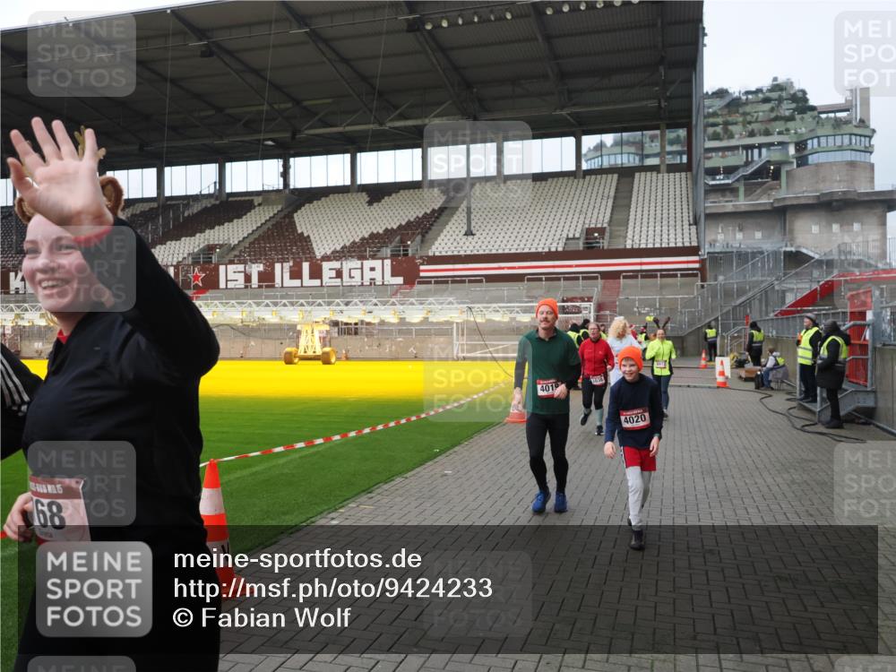 07.12.2025 - St. Pauli X-Mass-Run No. 15 Fabian Wolf http://msf.ph/oto/9424233 07.12.2025 12:06:03 Ziel 5, 6, 760, 768, 1038, 3106, 3107, 3137, 4019, 4020, 4176, 4307, 4326, 4327, 4357, 4405, 4413 meine-sportfotos.de
