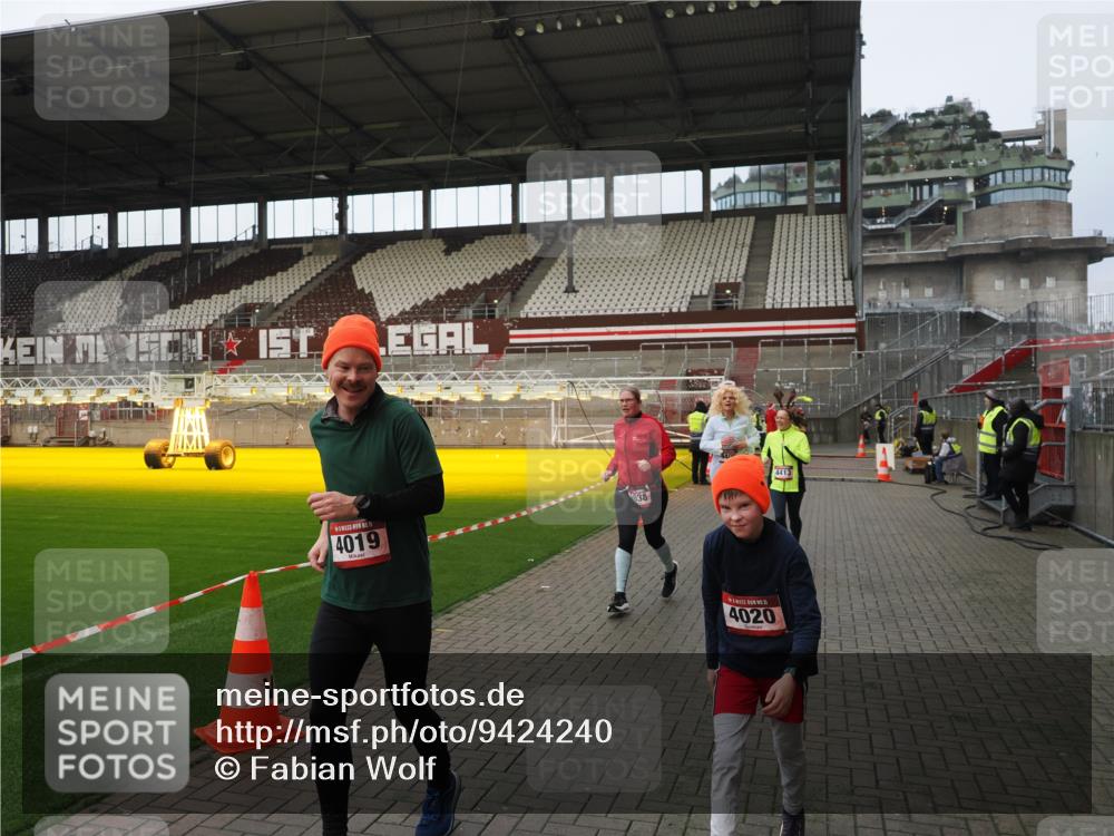 07.12.2025 - St. Pauli X-Mass-Run No. 15 Fabian Wolf http://msf.ph/oto/9424240 07.12.2025 12:06:05 Ziel 5, 6, 760, 768, 1038, 3106, 3107, 3137, 4019, 4020, 4176, 4307, 4326, 4327, 4357, 4405, 4413 meine-sportfotos.de