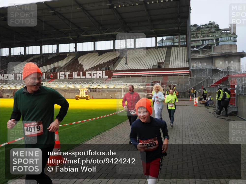 07.12.2025 - St. Pauli X-Mass-Run No. 15 Fabian Wolf http://msf.ph/oto/9424242 07.12.2025 12:06:05 Ziel 5, 6, 760, 768, 1038, 3106, 3107, 3137, 4019, 4020, 4176, 4307, 4326, 4327, 4357, 4405, 4413 meine-sportfotos.de