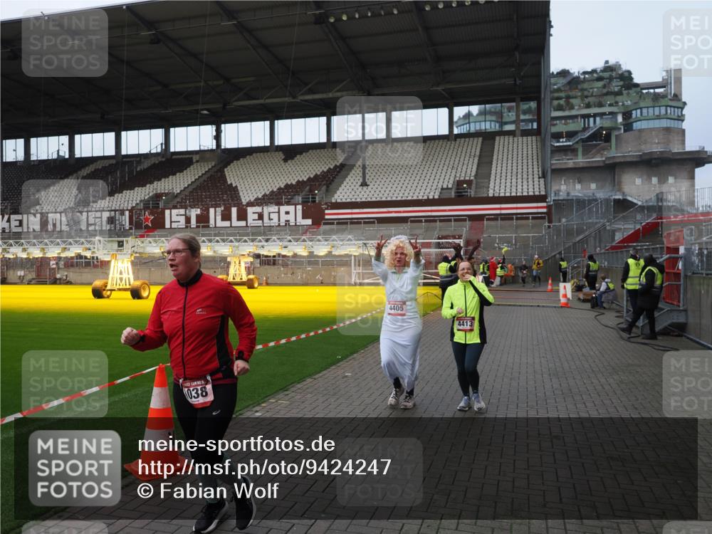 07.12.2025 - St. Pauli X-Mass-Run No. 15 Fabian Wolf http://msf.ph/oto/9424247 07.12.2025 12:06:06 Ziel 5, 6, 760, 768, 1038, 3106, 3107, 3137, 4019, 4020, 4307, 4326, 4327, 4357, 4405, 4413 meine-sportfotos.de