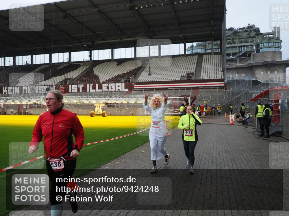 07.12.2025 - St. Pauli X-Mass-Run No. 15 Fabian Wolf http://msf.ph/oto/9424248 07.12.2025 12:06:07 Ziel 5, 6, 760, 768, 1038, 3106, 4019, 4020, 4307, 4326, 4327, 4357, 4405, 4413 meine-sportfotos.de