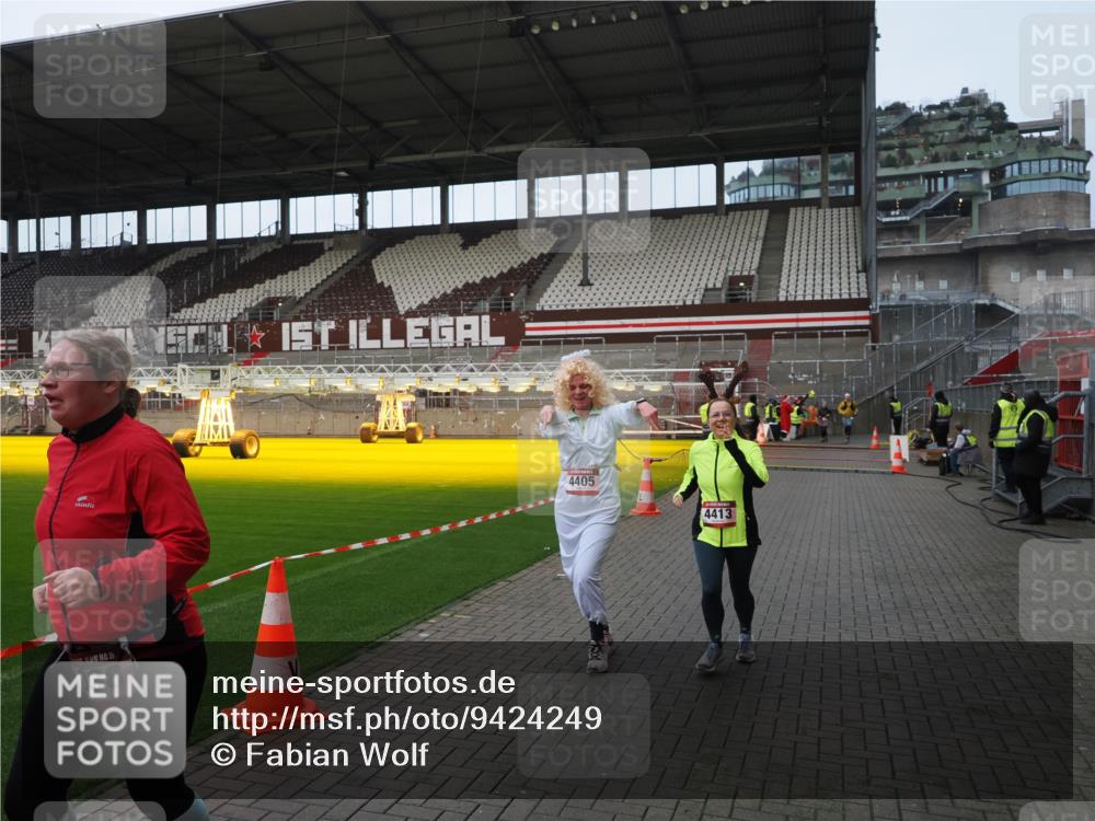 07.12.2025 - St. Pauli X-Mass-Run No. 15 Fabian Wolf http://msf.ph/oto/9424249 07.12.2025 12:06:07 Ziel 5, 6, 760, 768, 1038, 3106, 4019, 4020, 4307, 4326, 4327, 4357, 4405, 4413 meine-sportfotos.de