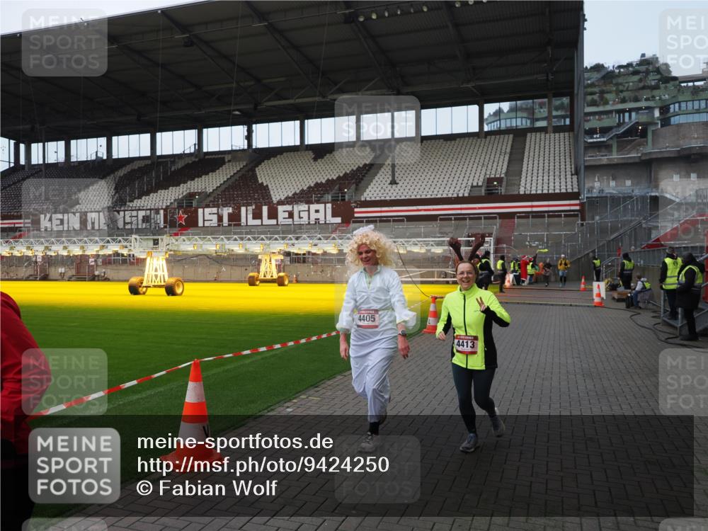 07.12.2025 - St. Pauli X-Mass-Run No. 15 Fabian Wolf http://msf.ph/oto/9424250 07.12.2025 12:06:07 Ziel 5, 6, 760, 768, 1038, 3106, 4019, 4020, 4307, 4326, 4327, 4357, 4405, 4413 meine-sportfotos.de