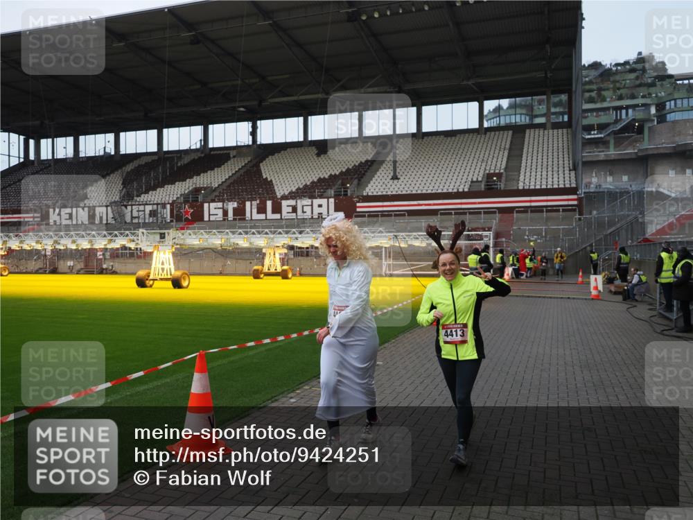 07.12.2025 - St. Pauli X-Mass-Run No. 15 Fabian Wolf http://msf.ph/oto/9424251 07.12.2025 12:06:07 Ziel 5, 6, 760, 768, 1038, 3106, 4019, 4020, 4307, 4326, 4327, 4357, 4405, 4413 meine-sportfotos.de