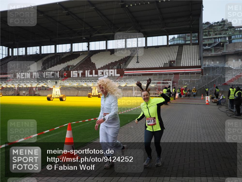 07.12.2025 - St. Pauli X-Mass-Run No. 15 Fabian Wolf http://msf.ph/oto/9424252 07.12.2025 12:06:07 Ziel 5, 6, 760, 768, 1038, 3106, 4019, 4020, 4307, 4326, 4327, 4357, 4405, 4413 meine-sportfotos.de