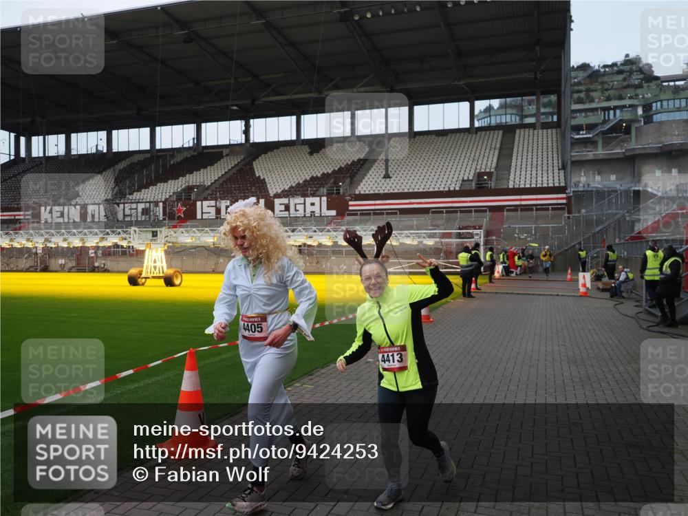 07.12.2025 - St. Pauli X-Mass-Run No. 15 Fabian Wolf http://msf.ph/oto/9424253 07.12.2025 12:06:08 Ziel 5, 6, 760, 768, 1038, 4019, 4020, 4326, 4327, 4405, 4413 meine-sportfotos.de