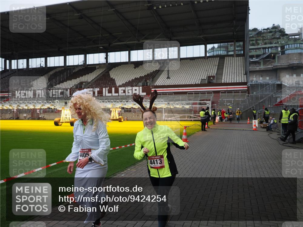 07.12.2025 - St. Pauli X-Mass-Run No. 15 Fabian Wolf http://msf.ph/oto/9424254 07.12.2025 12:06:08 Ziel 5, 6, 760, 768, 1038, 4019, 4020, 4326, 4327, 4405, 4413 meine-sportfotos.de