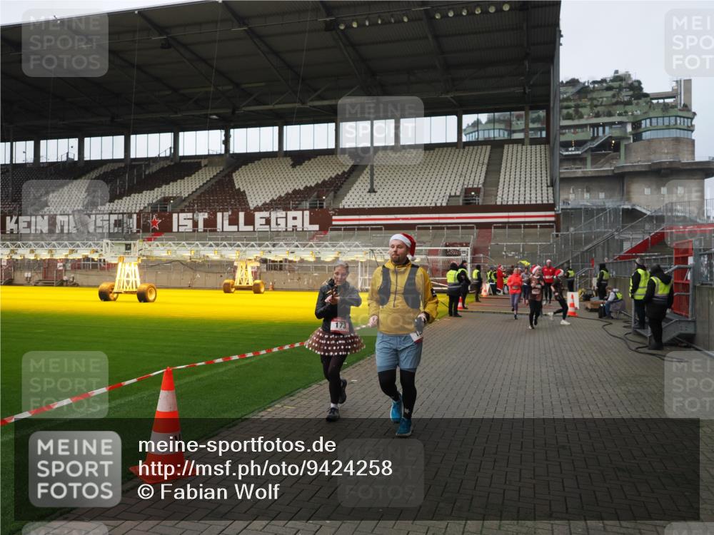 07.12.2025 - St. Pauli X-Mass-Run No. 15 Fabian Wolf http://msf.ph/oto/9424258 07.12.2025 12:06:19 Ziel 173, 189, 1347, 1351, 1353, 1956, 1957, 2018, 2415 meine-sportfotos.de