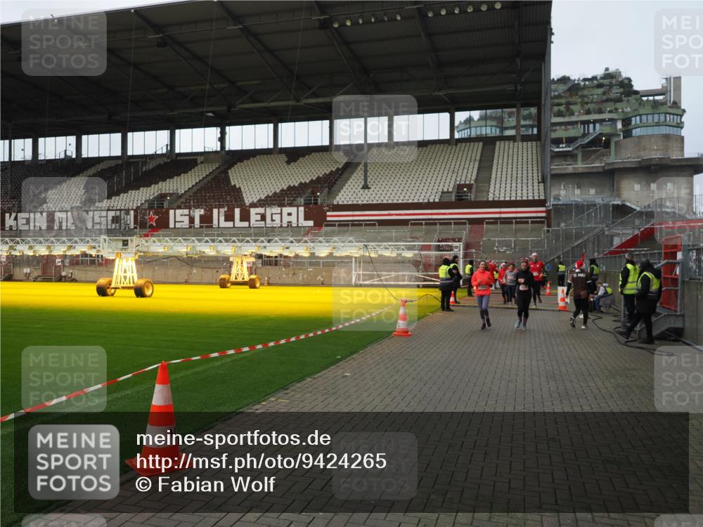 07.12.2025 - St. Pauli X-Mass-Run No. 15 Fabian Wolf http://msf.ph/oto/9424265 07.12.2025 12:06:20 Ziel 173, 189, 1347, 1351, 1353, 1956, 1957, 2018, 2415 meine-sportfotos.de