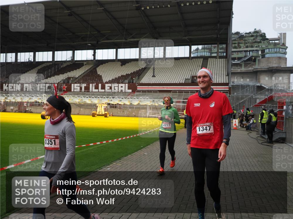 07.12.2025 - St. Pauli X-Mass-Run No. 15 Fabian Wolf http://msf.ph/oto/9424283 07.12.2025 12:06:31 Ziel 173, 1347, 1351, 1353, 1956, 1957, 2018, 2415, 4217, 4219, 4222, 4783, 4784 meine-sportfotos.de