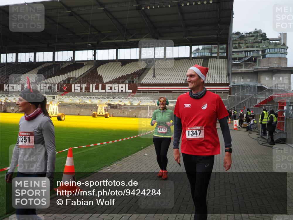 07.12.2025 - St. Pauli X-Mass-Run No. 15 Fabian Wolf http://msf.ph/oto/9424284 07.12.2025 12:06:31 Ziel 173, 1347, 1351, 1353, 1956, 1957, 2018, 2415, 4217, 4219, 4222, 4783, 4784 meine-sportfotos.de