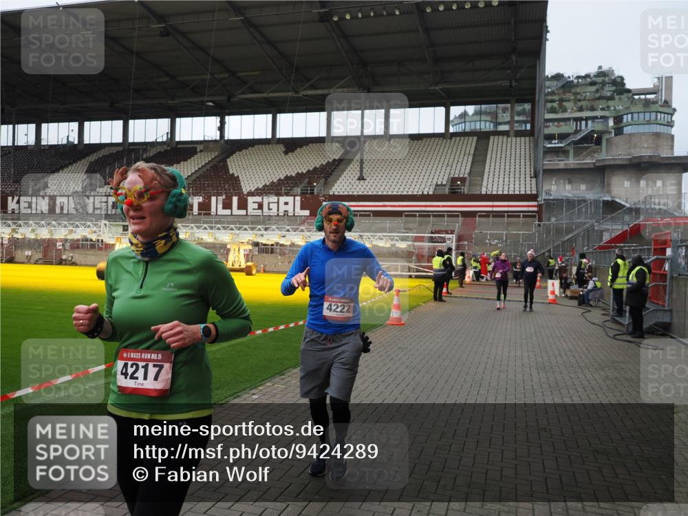 07.12.2025 - St. Pauli X-Mass-Run No. 15 Fabian Wolf http://msf.ph/oto/9424289 07.12.2025 12:06:32 Ziel 1347, 1351, 1353, 1956, 1957, 2018, 2415, 4217, 4219, 4222, 4783, 4784 meine-sportfotos.de