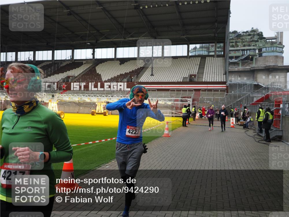 07.12.2025 - St. Pauli X-Mass-Run No. 15 Fabian Wolf http://msf.ph/oto/9424290 07.12.2025 12:06:33 Ziel 1347, 1351, 1353, 1956, 1957, 2018, 2415, 4217, 4219, 4222, 4783, 4784 meine-sportfotos.de