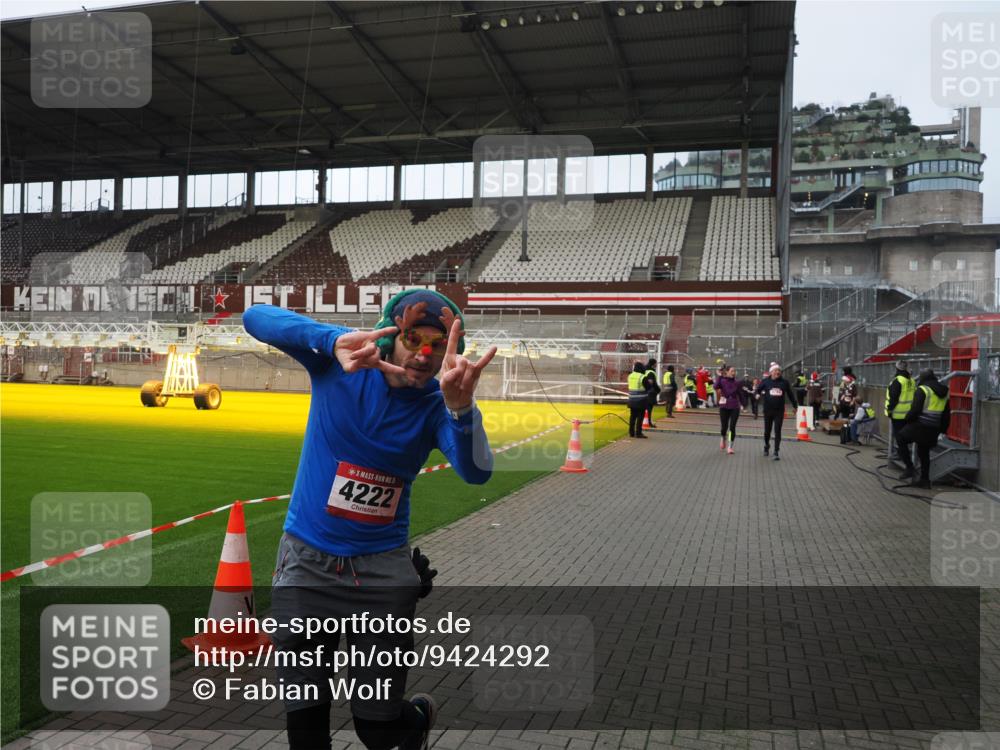07.12.2025 - St. Pauli X-Mass-Run No. 15 Fabian Wolf http://msf.ph/oto/9424292 07.12.2025 12:06:33 Ziel 1347, 1351, 1353, 1956, 1957, 2018, 2415, 4217, 4219, 4222, 4783, 4784 meine-sportfotos.de