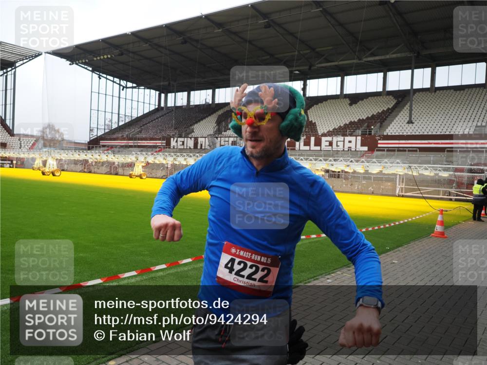 07.12.2025 - St. Pauli X-Mass-Run No. 15 Fabian Wolf http://msf.ph/oto/9424294 07.12.2025 12:06:33 Ziel 1347, 1351, 1353, 1956, 1957, 2018, 2415, 4217, 4219, 4222, 4783, 4784 meine-sportfotos.de