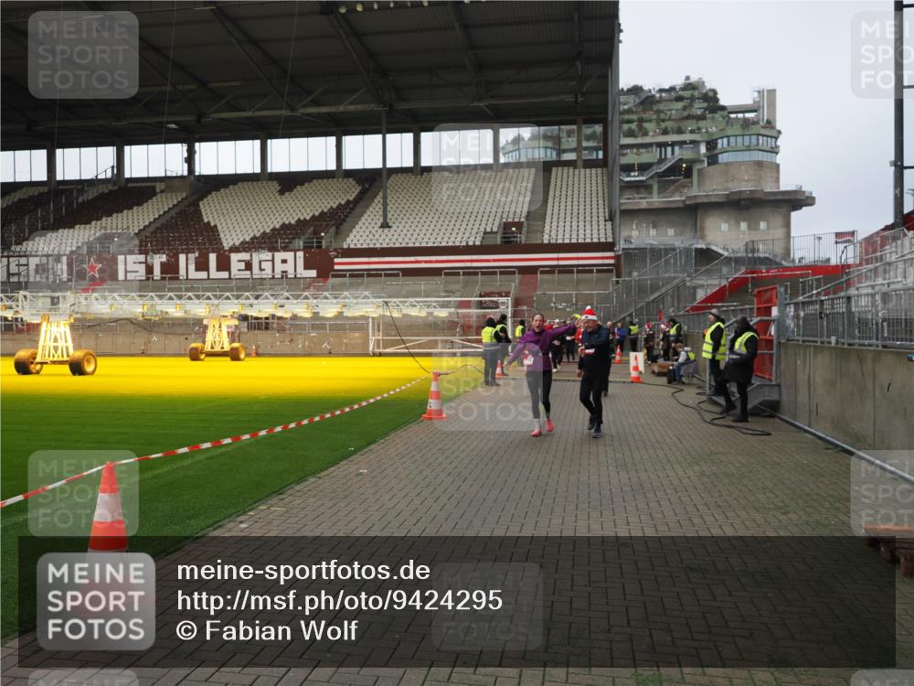 07.12.2025 - St. Pauli X-Mass-Run No. 15 Fabian Wolf http://msf.ph/oto/9424295 07.12.2025 12:06:37 Ziel 339, 345, 1347, 1351, 2415, 4217, 4219, 4222, 4403, 4404, 4783, 4784 meine-sportfotos.de