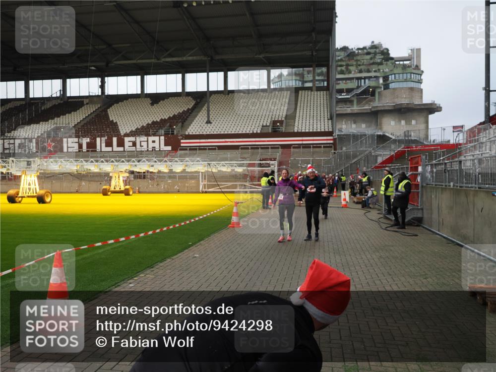 07.12.2025 - St. Pauli X-Mass-Run No. 15 Fabian Wolf http://msf.ph/oto/9424298 07.12.2025 12:06:38 Ziel 339, 345, 1347, 1351, 2415, 4217, 4219, 4222, 4403, 4404, 4783, 4784 meine-sportfotos.de