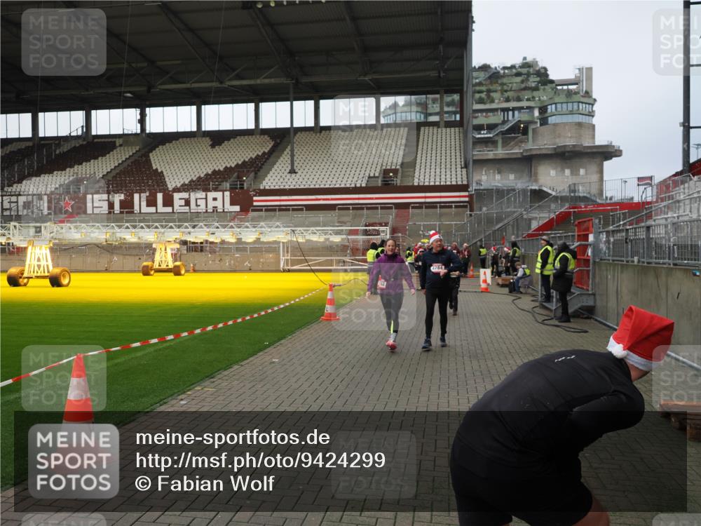07.12.2025 - St. Pauli X-Mass-Run No. 15 Fabian Wolf http://msf.ph/oto/9424299 07.12.2025 12:06:39 Ziel 339, 345, 1347, 1351, 2415, 4217, 4219, 4222, 4403, 4404, 4783, 4784 meine-sportfotos.de