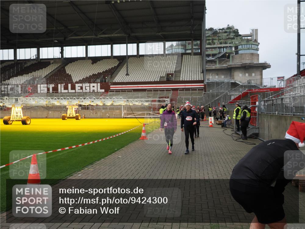 07.12.2025 - St. Pauli X-Mass-Run No. 15 Fabian Wolf http://msf.ph/oto/9424300 07.12.2025 12:06:39 Ziel 339, 345, 1347, 1351, 2415, 4217, 4219, 4222, 4403, 4404, 4783, 4784 meine-sportfotos.de