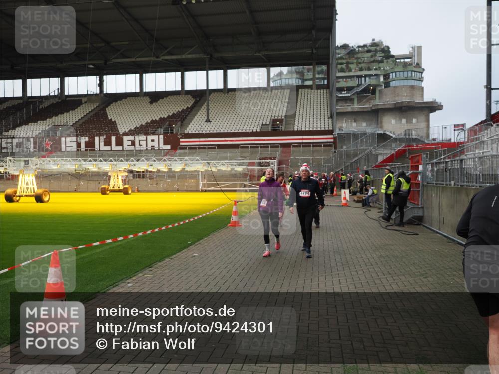 07.12.2025 - St. Pauli X-Mass-Run No. 15 Fabian Wolf http://msf.ph/oto/9424301 07.12.2025 12:06:39 Ziel 339, 345, 1347, 1351, 2415, 4217, 4219, 4222, 4403, 4404, 4783, 4784 meine-sportfotos.de