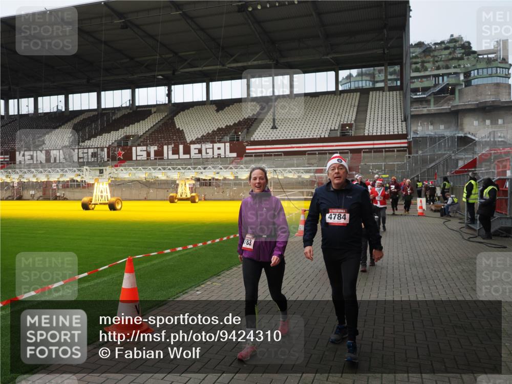 07.12.2025 - St. Pauli X-Mass-Run No. 15 Fabian Wolf http://msf.ph/oto/9424310 07.12.2025 12:06:42 Ziel 339, 345, 3692, 4217, 4222, 4342, 4345, 4346, 4403, 4404, 4416, 4783, 4784 meine-sportfotos.de
