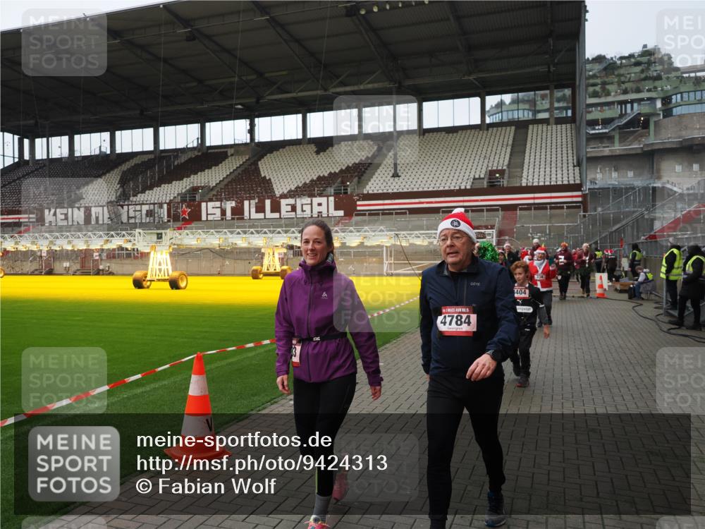 07.12.2025 - St. Pauli X-Mass-Run No. 15 Fabian Wolf http://msf.ph/oto/9424313 07.12.2025 12:06:43 Ziel 339, 345, 1844, 1846, 3692, 4217, 4222, 4342, 4345, 4346, 4403, 4404, 4416, 4783, 4784 meine-sportfotos.de