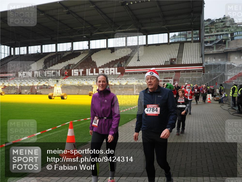 07.12.2025 - St. Pauli X-Mass-Run No. 15 Fabian Wolf http://msf.ph/oto/9424314 07.12.2025 12:06:43 Ziel 339, 345, 1844, 1846, 3692, 4217, 4222, 4342, 4345, 4346, 4403, 4404, 4416, 4783, 4784 meine-sportfotos.de
