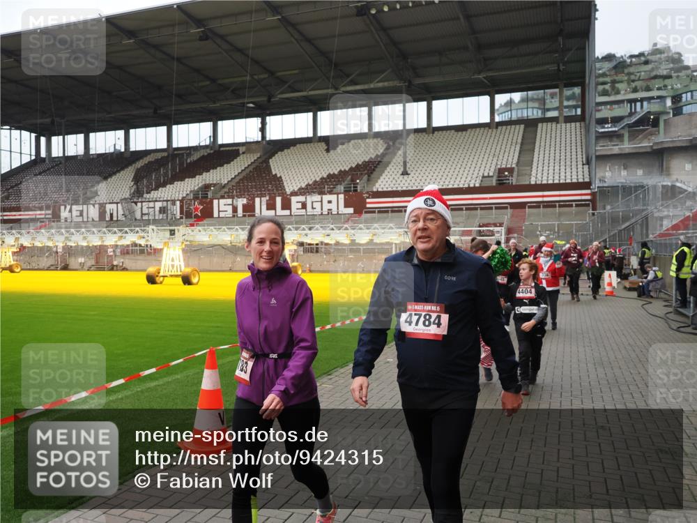 07.12.2025 - St. Pauli X-Mass-Run No. 15 Fabian Wolf http://msf.ph/oto/9424315 07.12.2025 12:06:43 Ziel 339, 345, 1844, 1846, 3692, 4217, 4222, 4342, 4345, 4346, 4403, 4404, 4416, 4783, 4784 meine-sportfotos.de
