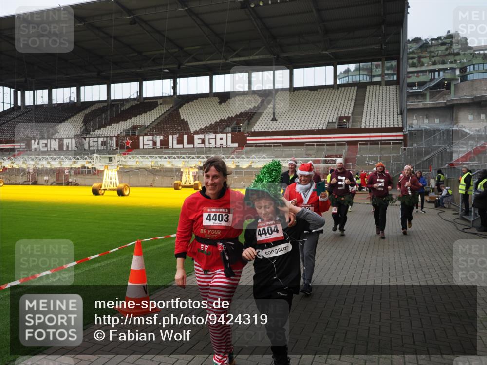07.12.2025 - St. Pauli X-Mass-Run No. 15 Fabian Wolf http://msf.ph/oto/9424319 07.12.2025 12:06:46 Ziel 276, 339, 345, 1844, 1846, 3689, 3692, 4143, 4342, 4345, 4346, 4403, 4404, 4416, 4783, 4784 meine-sportfotos.de